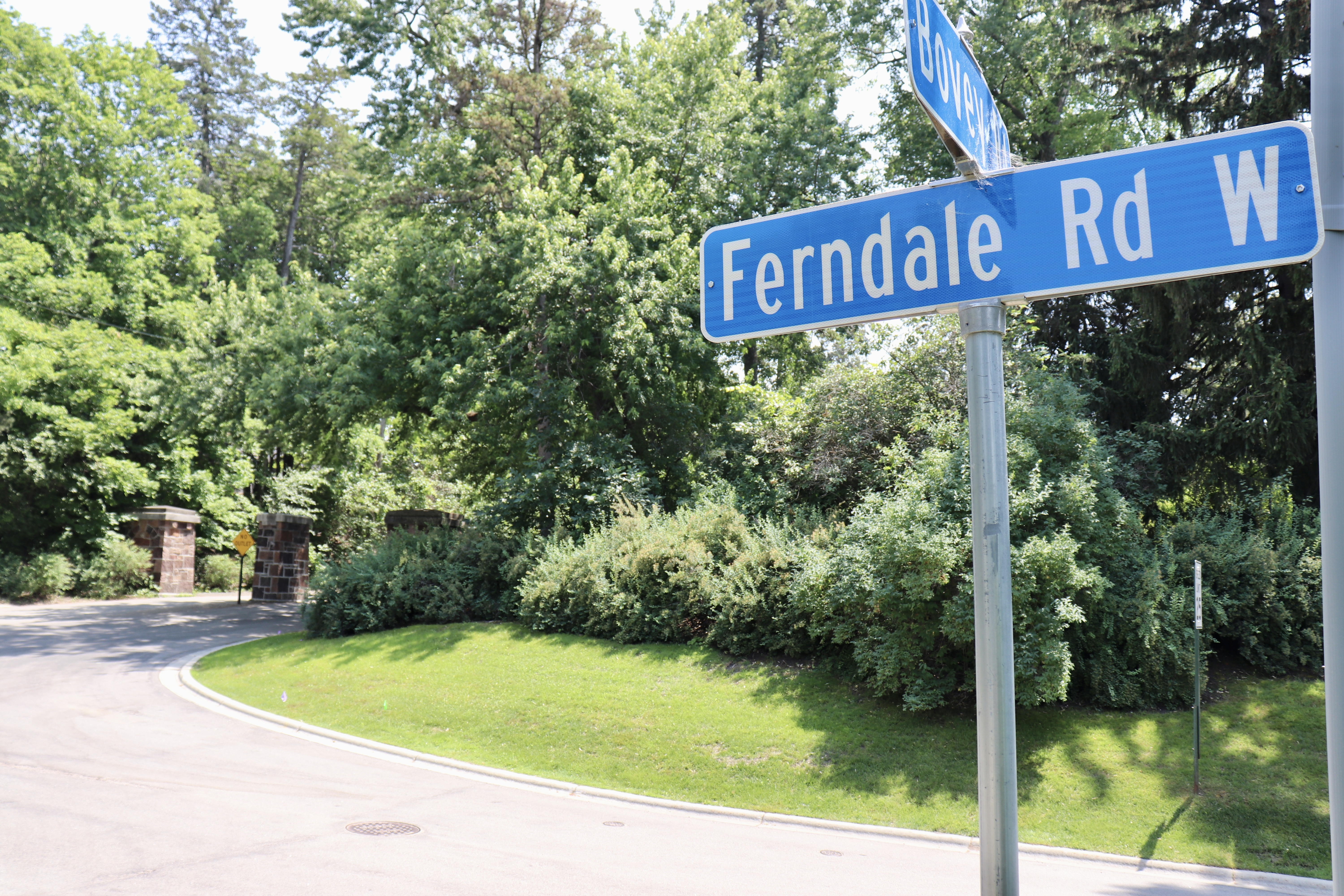 Ferndale Road Sign